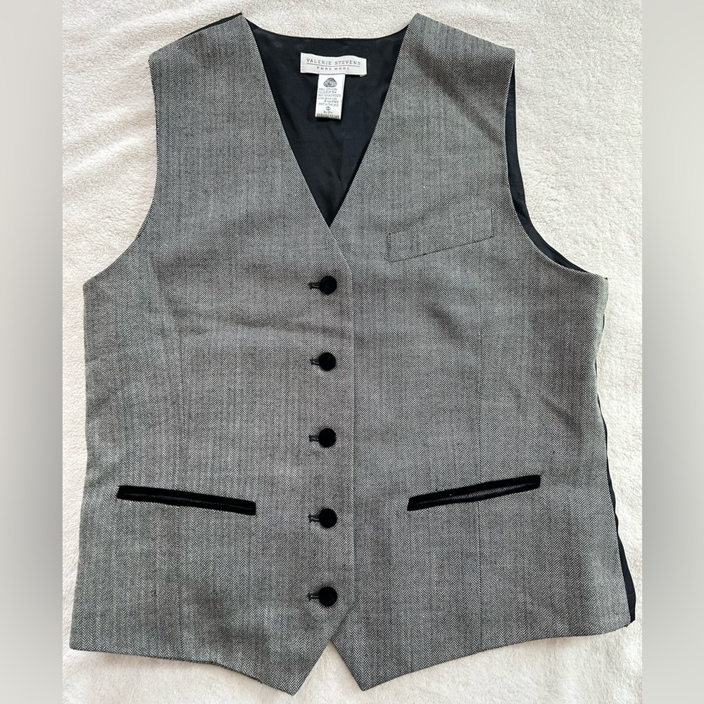 Valerie Stevens Pure Wool Gray Herringbone Vest Size 12 Velvet Buttons